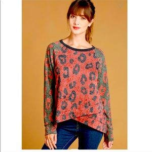 Long sleeved cheetah round neck tops